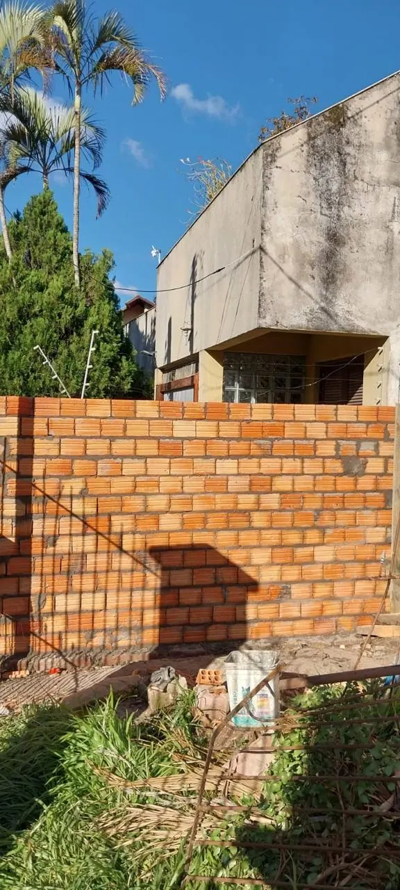 Parede de alvenaria em execução